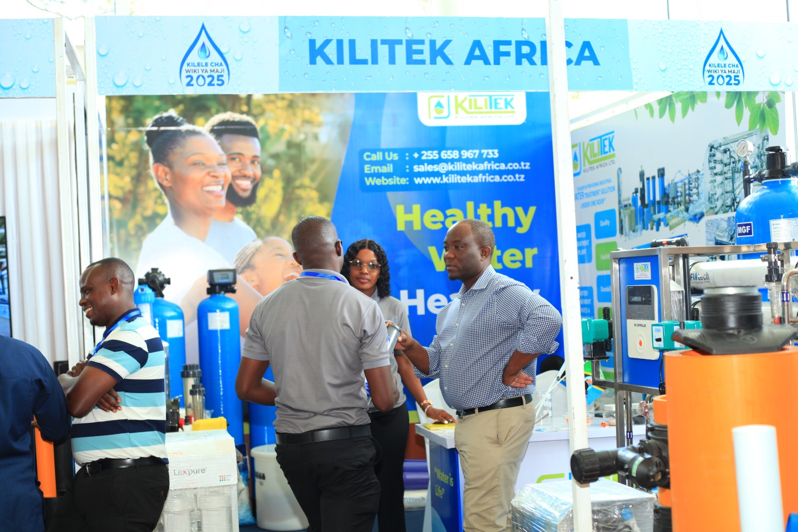 Consultative session with visitors at the Kilitek booth
